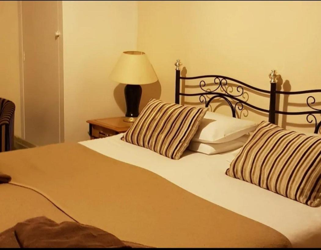 The Bull Hotel Downton  Bagian luar foto