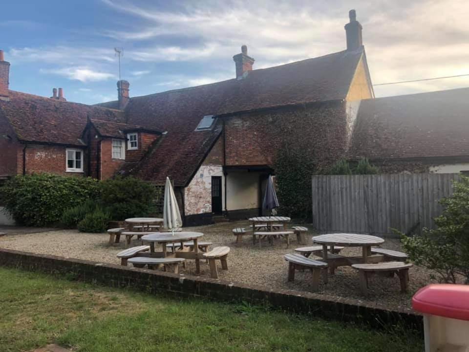The Bull Hotel Downton  Bagian luar foto