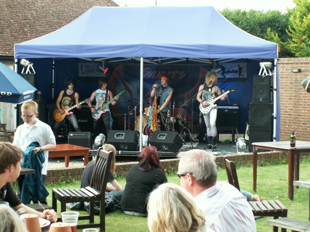 The Bull Hotel Downton  Bagian luar foto