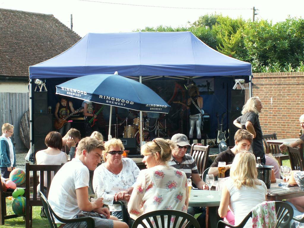 The Bull Hotel Downton  Bagian luar foto