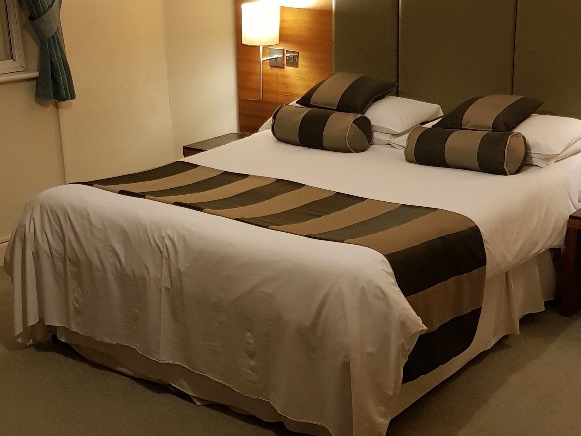 The Bull Hotel Downton  Bagian luar foto